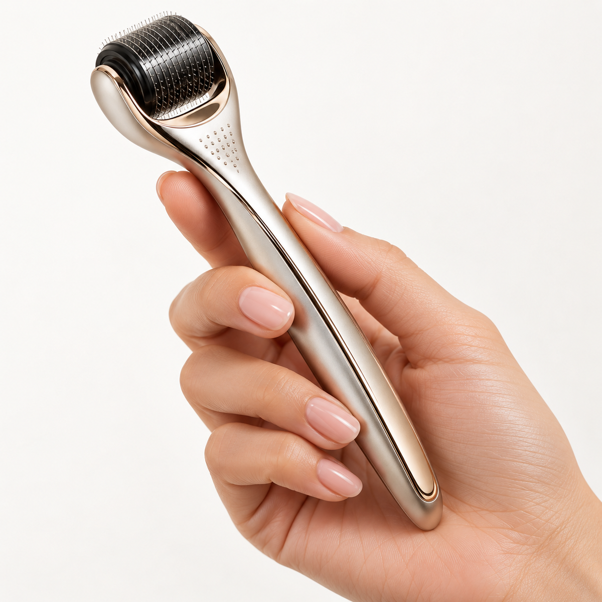 VIORINE scalp microneedle roller held in hand